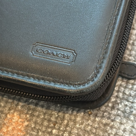 COACH BLACK LEATHER ZIP-AROUND TRAVEL WALLET - Picture 3 of 7